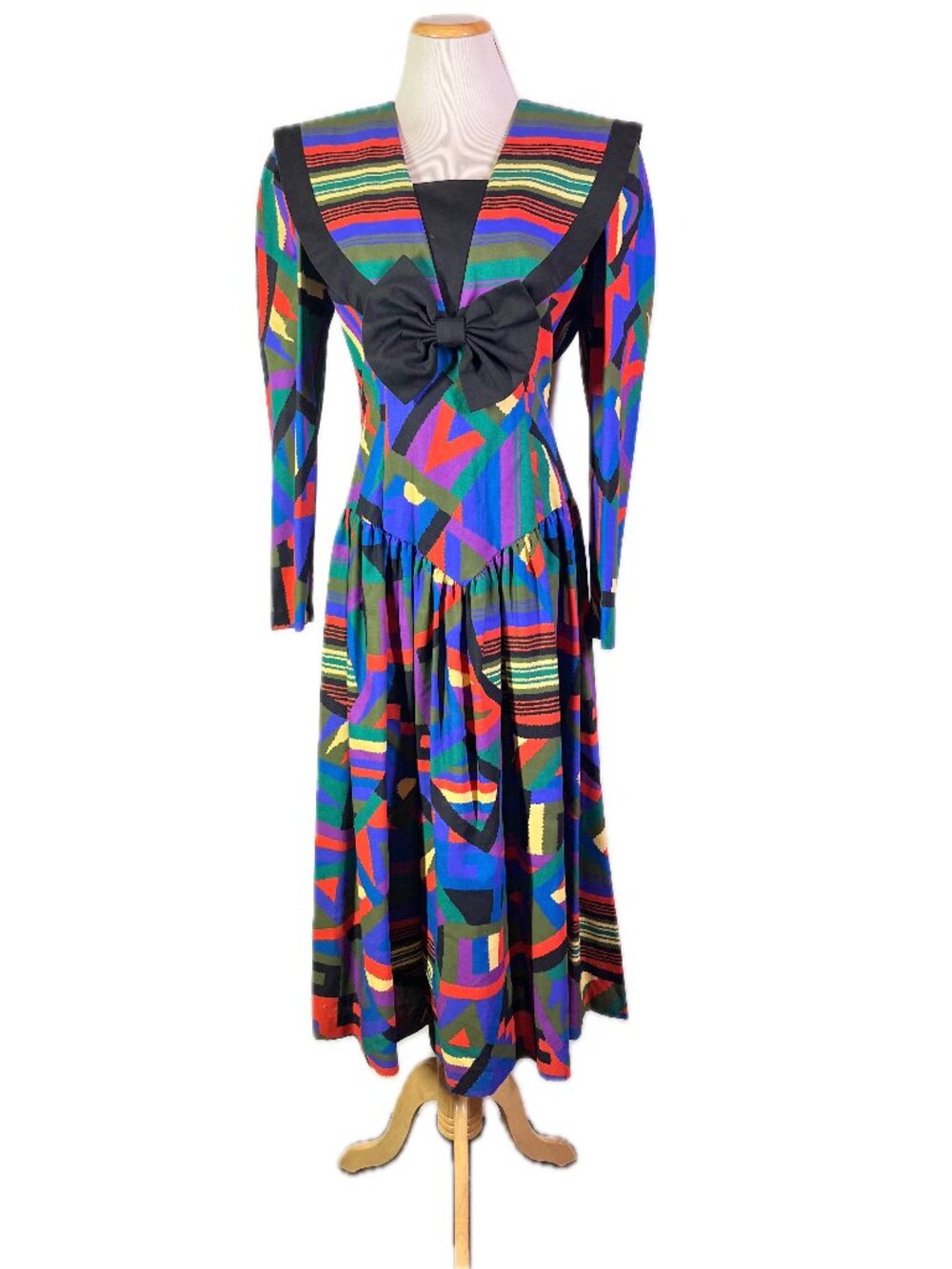 Vintage 1980s Leslie Lucks Size 10 Colorful V-Waist Sailor Dress